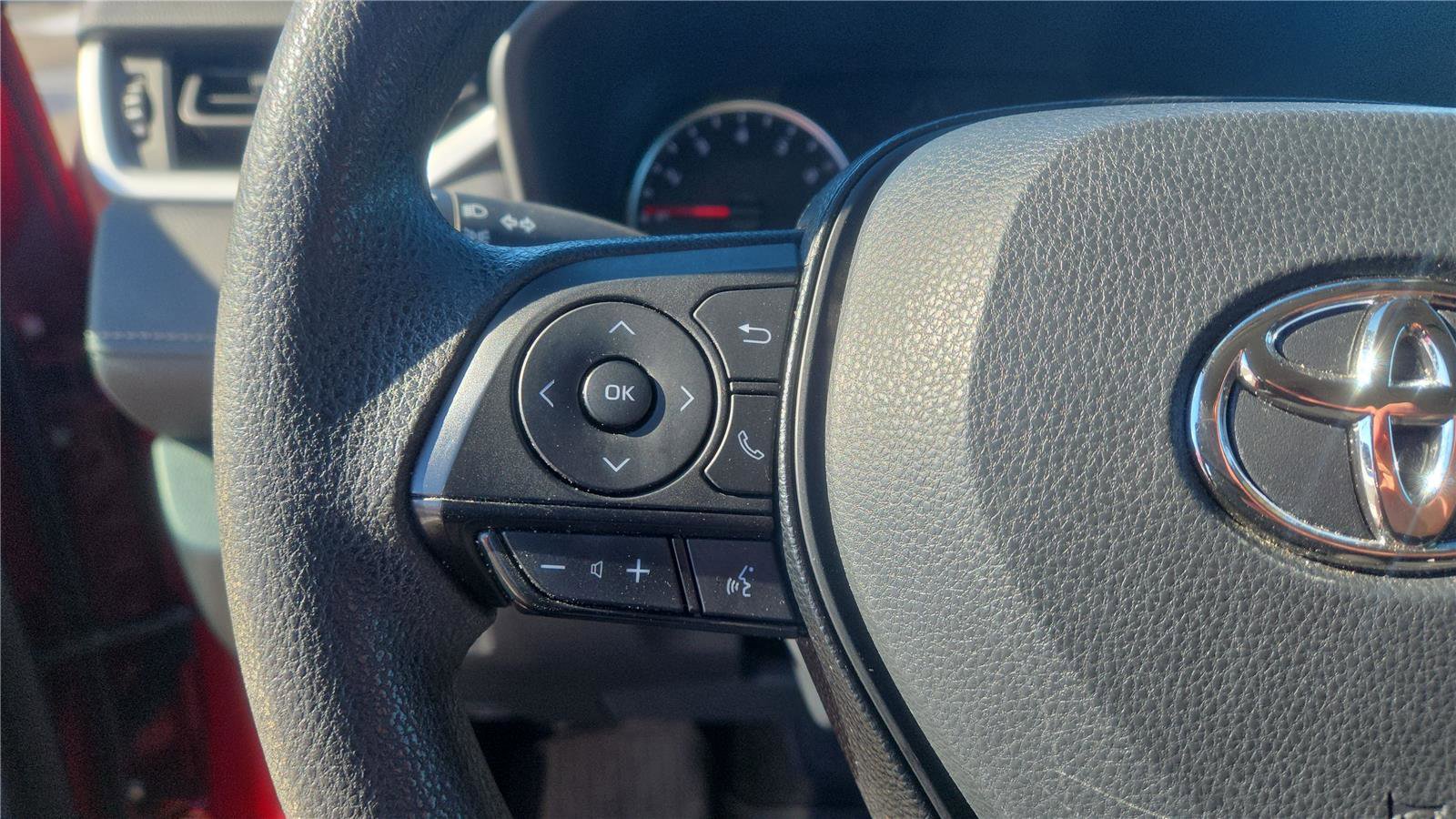 Used 2021 Toyota RAV4 LE image 36