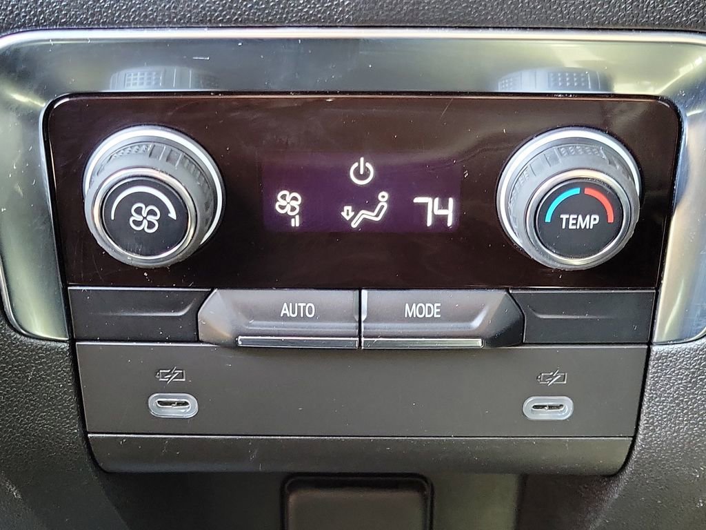 Used 2024 Chevrolet Suburban LT AWD/4WD image 16