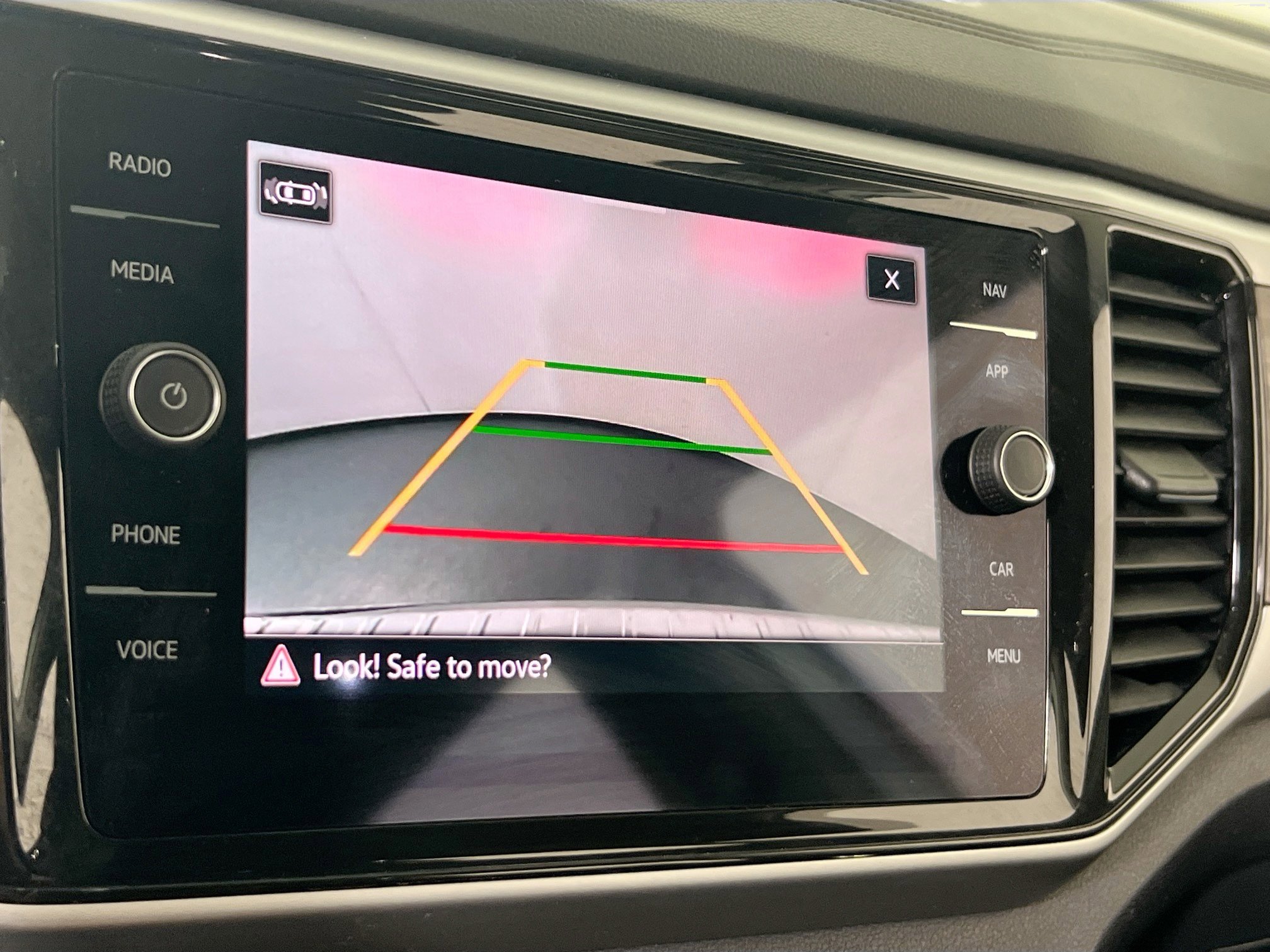 Used 2022 Volkswagen Atlas SEL image 14