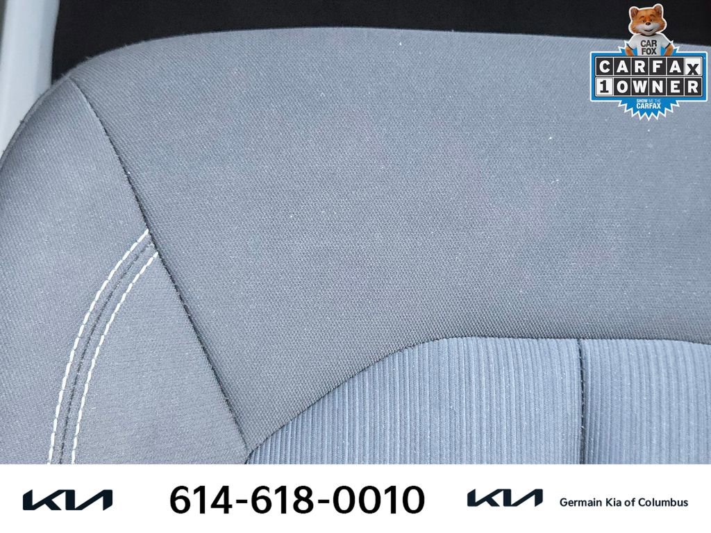 Used 2023 Chrysler Voyager LX image 27