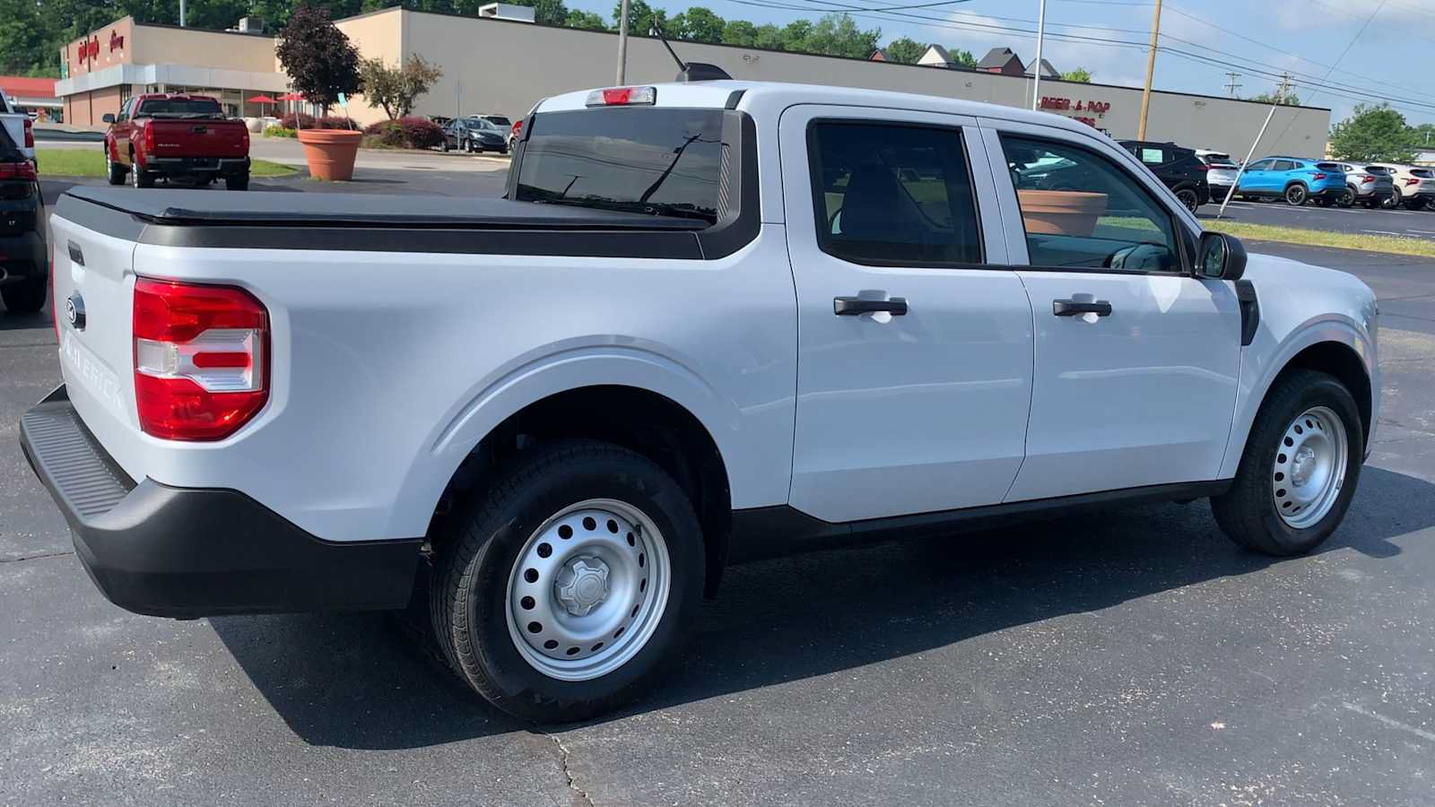 Used 2025 Ford Maverick XL w/ Equipment Group 101A AWD/4WD image 8