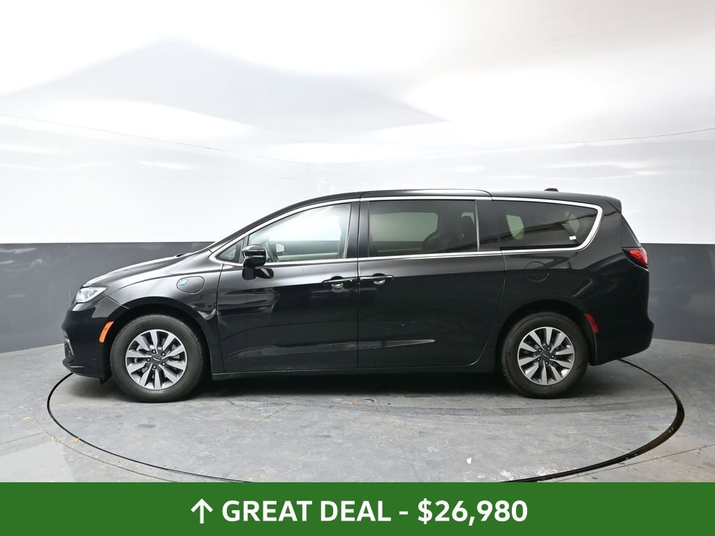 Used 2024 Chrysler Pacifica Select image 12