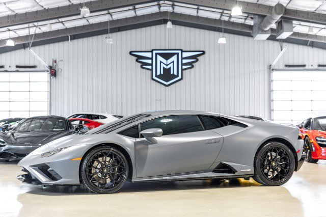 Used 2022 Lamborghini Huracan EVO RWD image 1