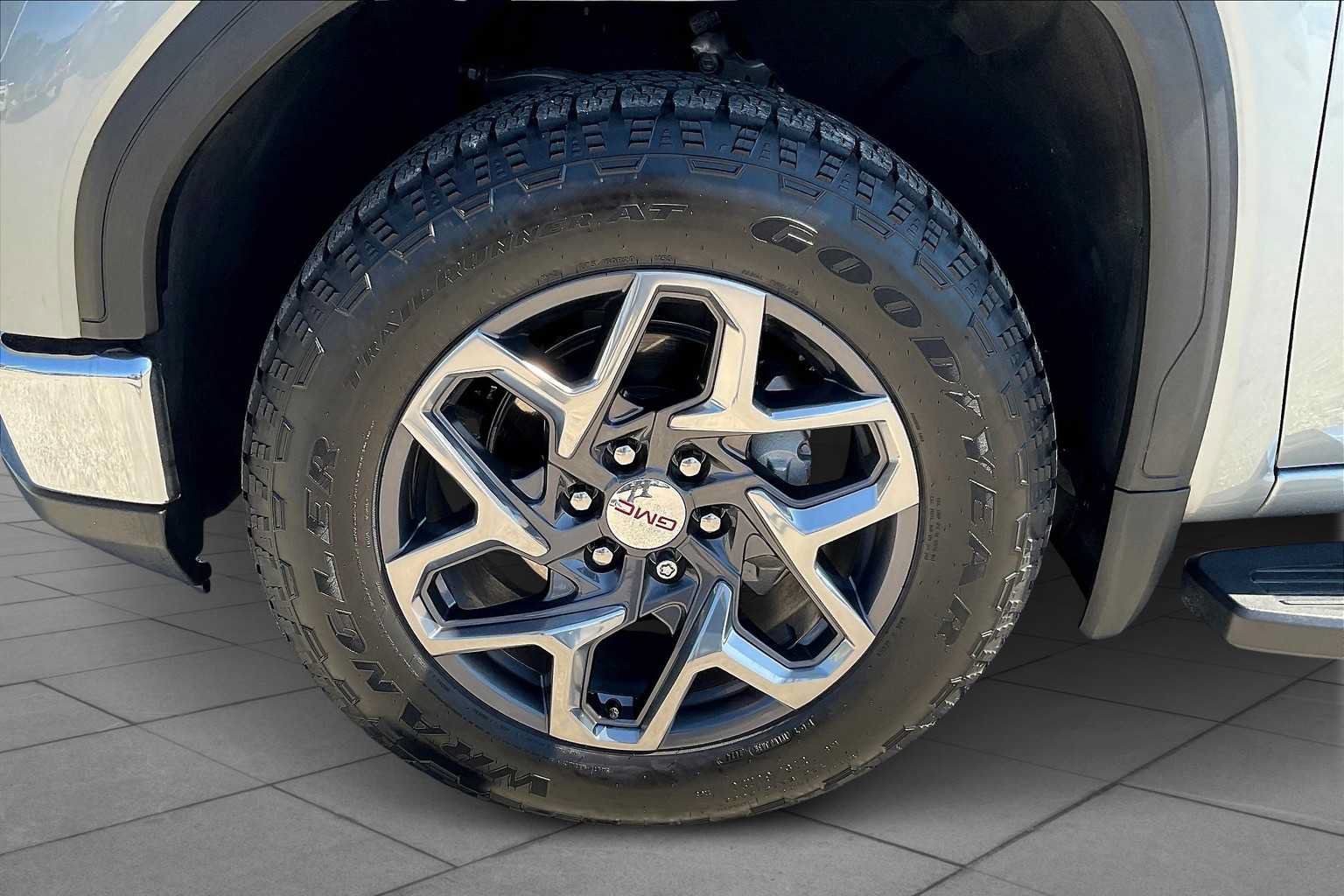 Used 2025 GMC Sierra 1500 SLT AWD/4WD image 11