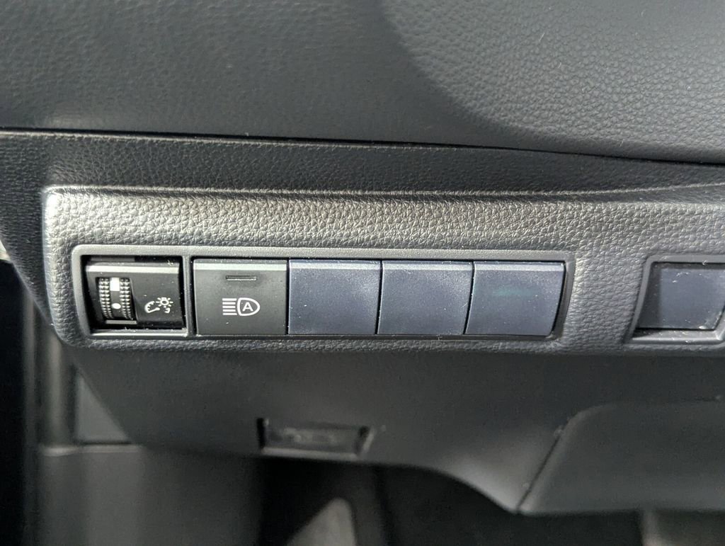 Used 2022 Toyota Corolla LE FWD image 12