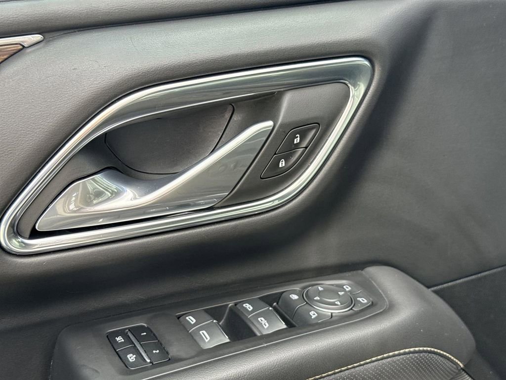 Used 2024 Chevrolet Suburban Premier image 21