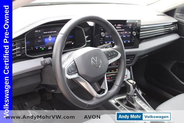 Used 2025 Volkswagen Jetta SE image 16