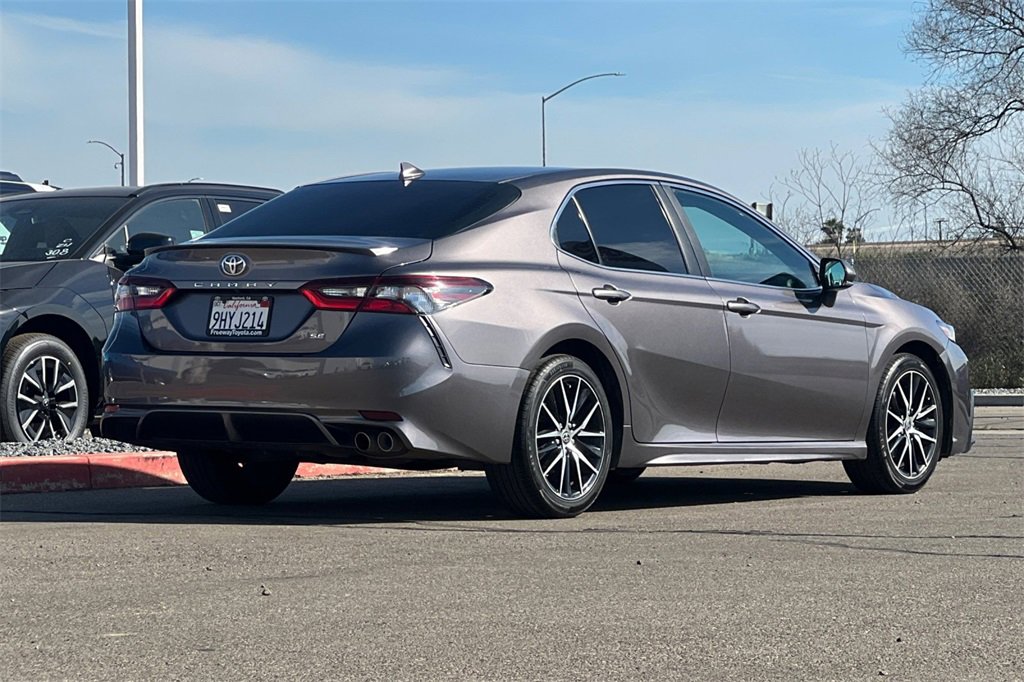 Used 2022 Toyota Camry SE image 5