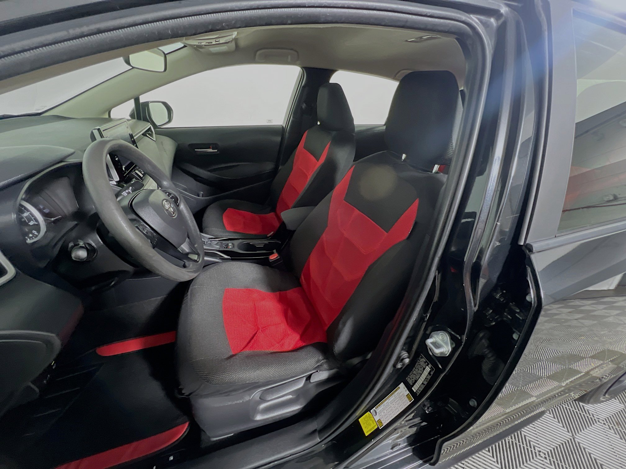 Used 2020 Toyota Corolla LE w/ Carpet Mat Package (TMS) image 14