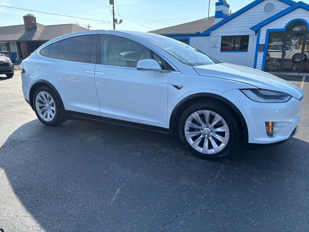 Used 2018 Tesla Model X 75D AWD/4WD image 3