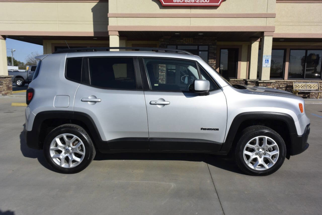 Used 2017 Jeep Renegade Latitude w/ Popular Equipment Group image 6