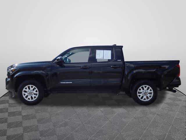 Used 2025 Toyota Tacoma SR5 AWD/4WD image 2