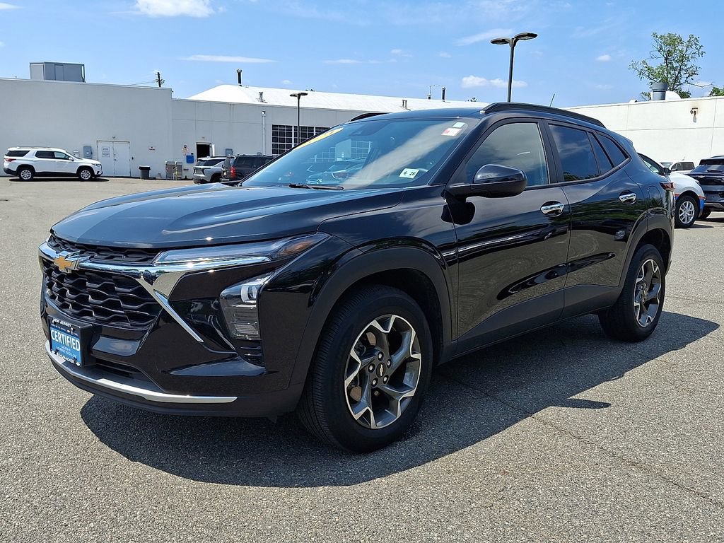 Certified 2024 Chevrolet Trax LT w/ LT Convenience Package FWD image 3