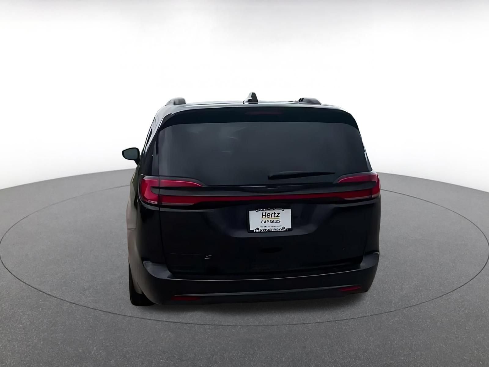 Used 2025 Chrysler Pacifica Limited FWD image 12