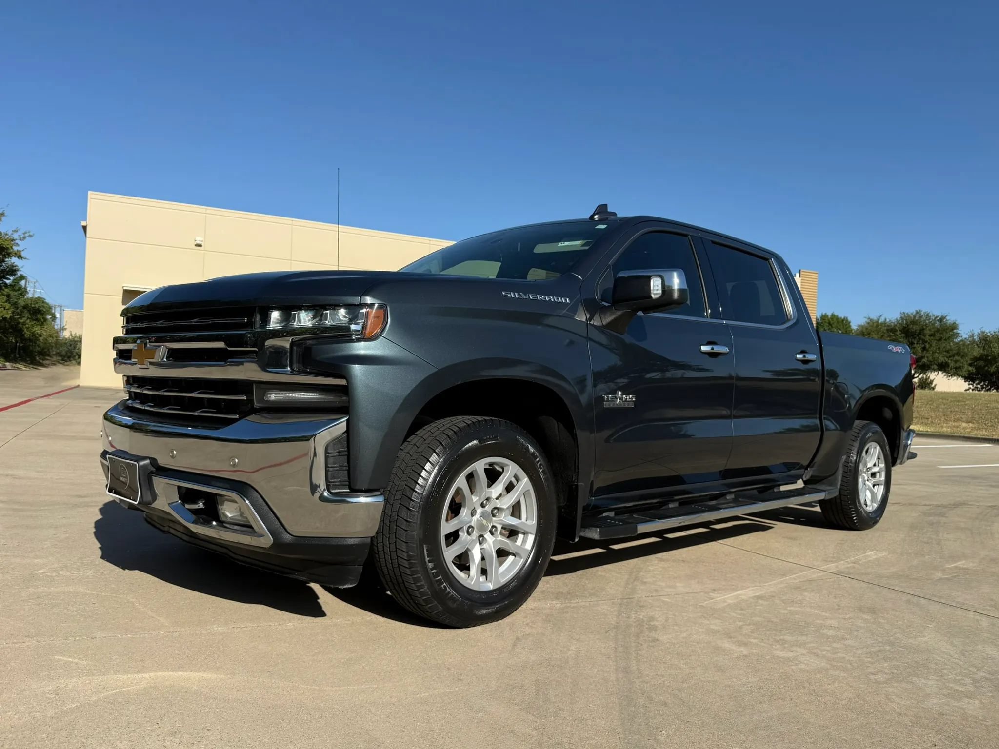 Used 2019 Chevrolet Silverado 1500 LTZ w/ LTZ Texas Edition AWD/4WD image 2