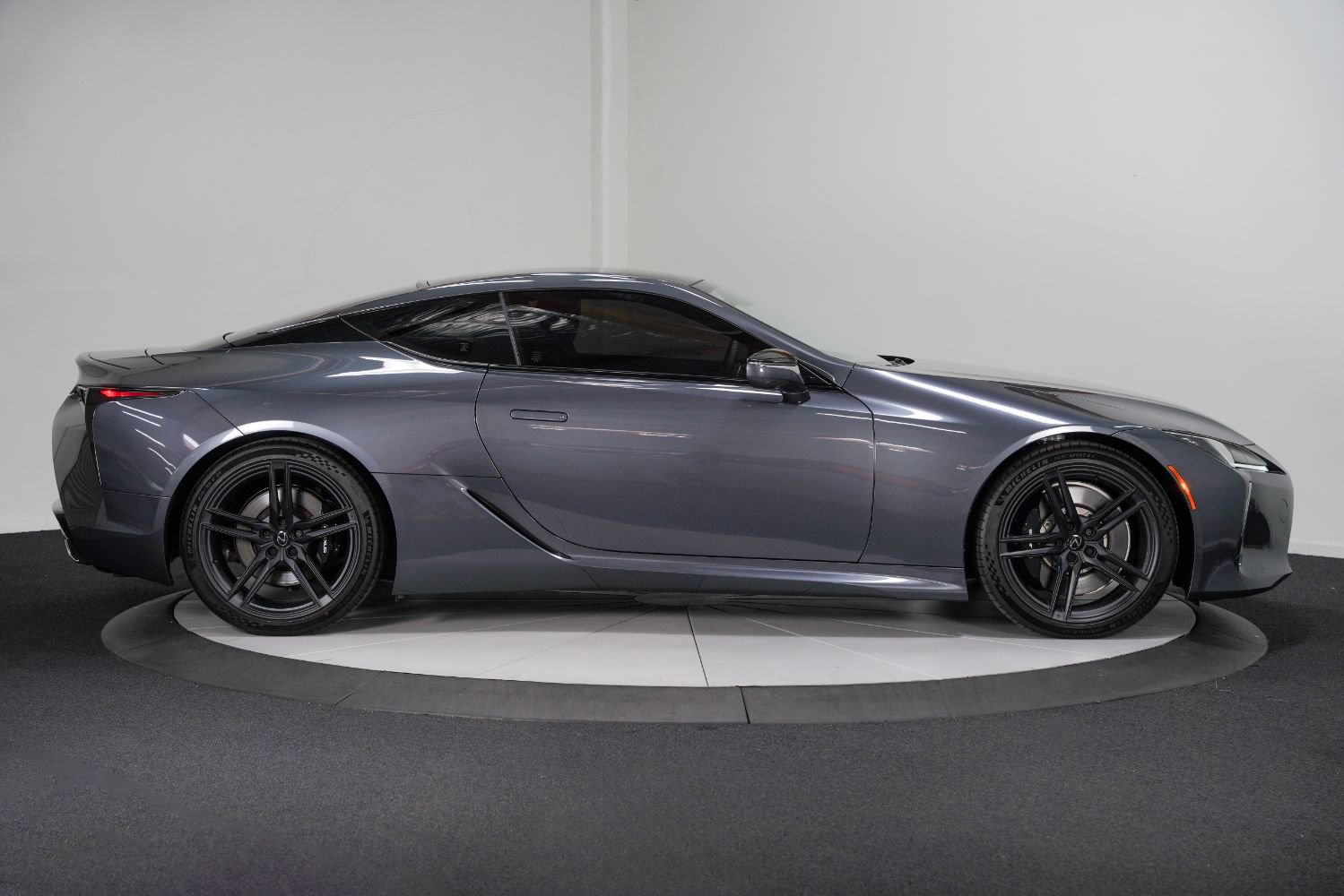 Used 2025 Lexus LC 500 Coupe image 9