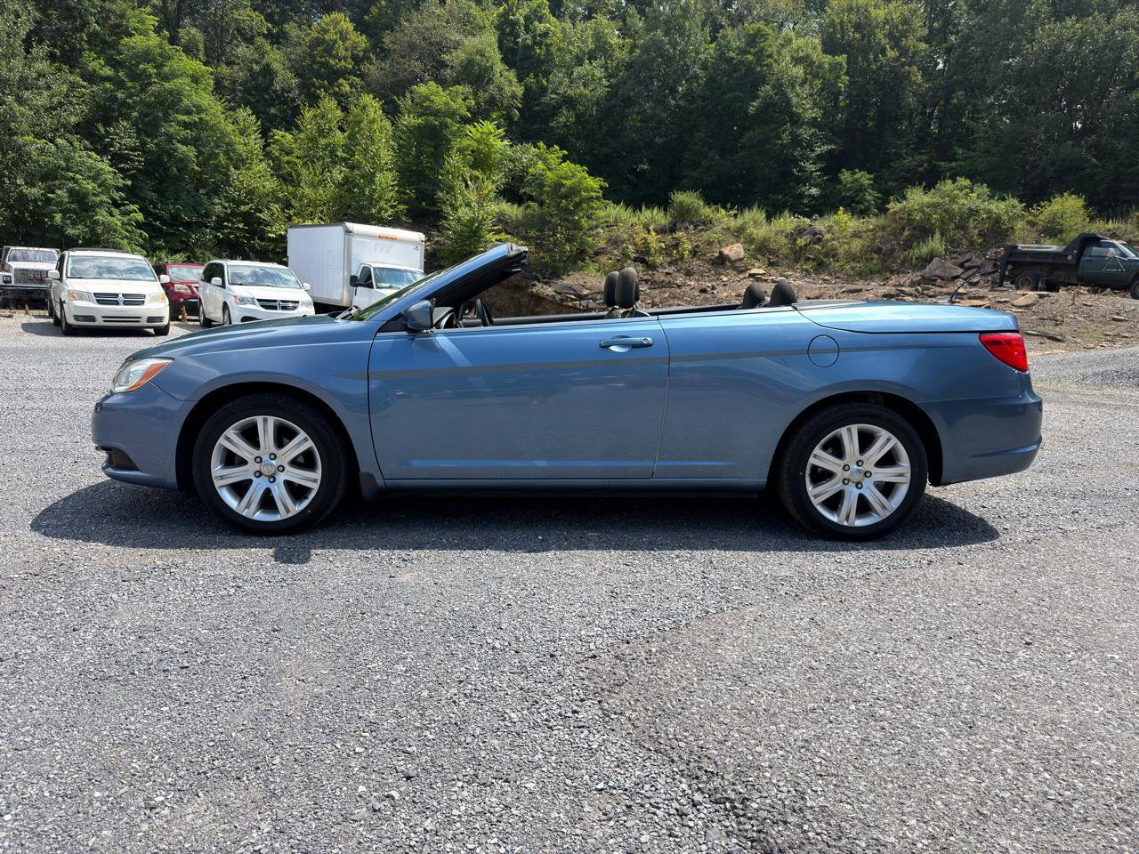 Used 2011 Chrysler 200 Touring FWD image 4