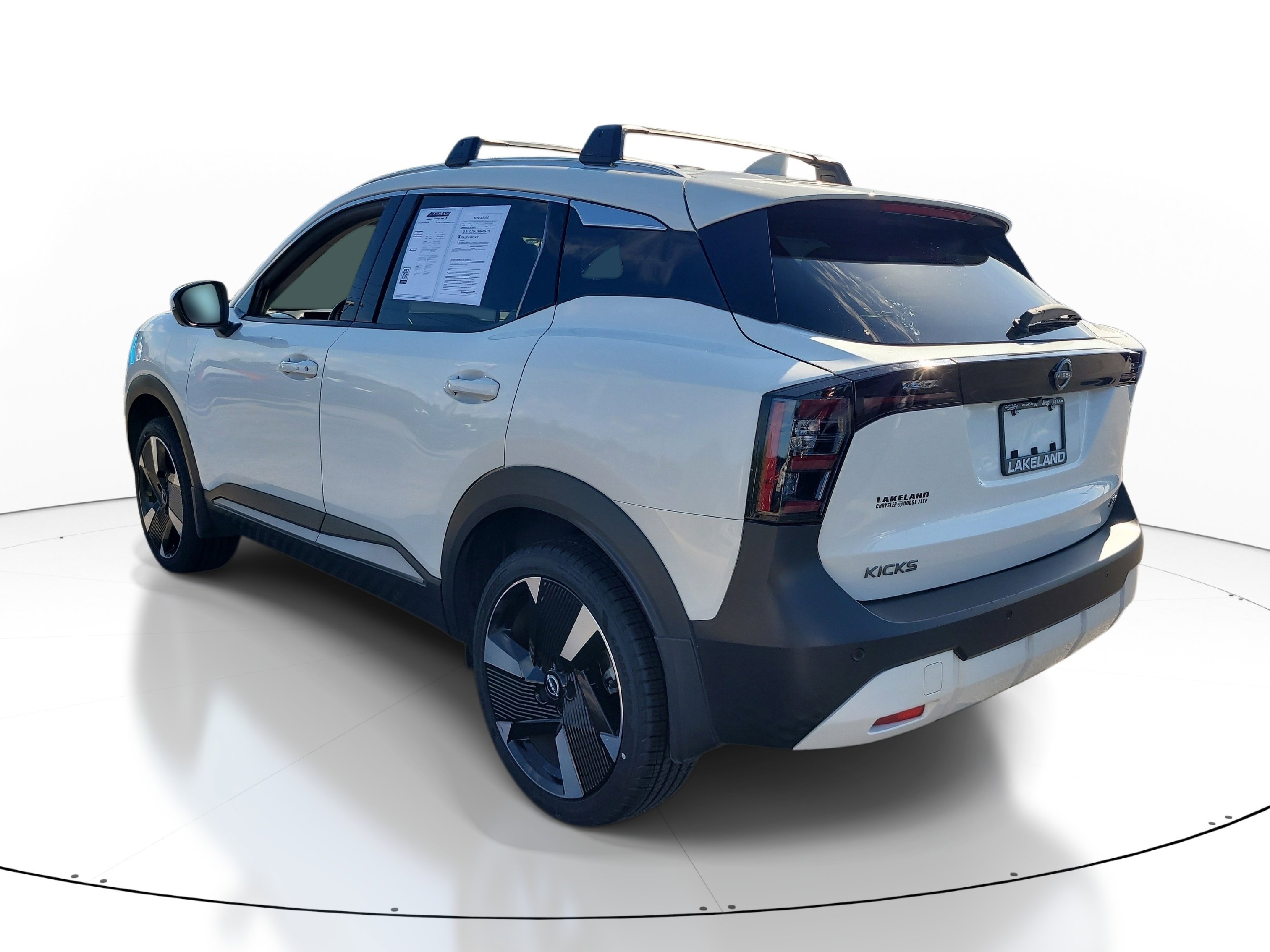 Used 2025 Nissan Kicks SR FWD image 6