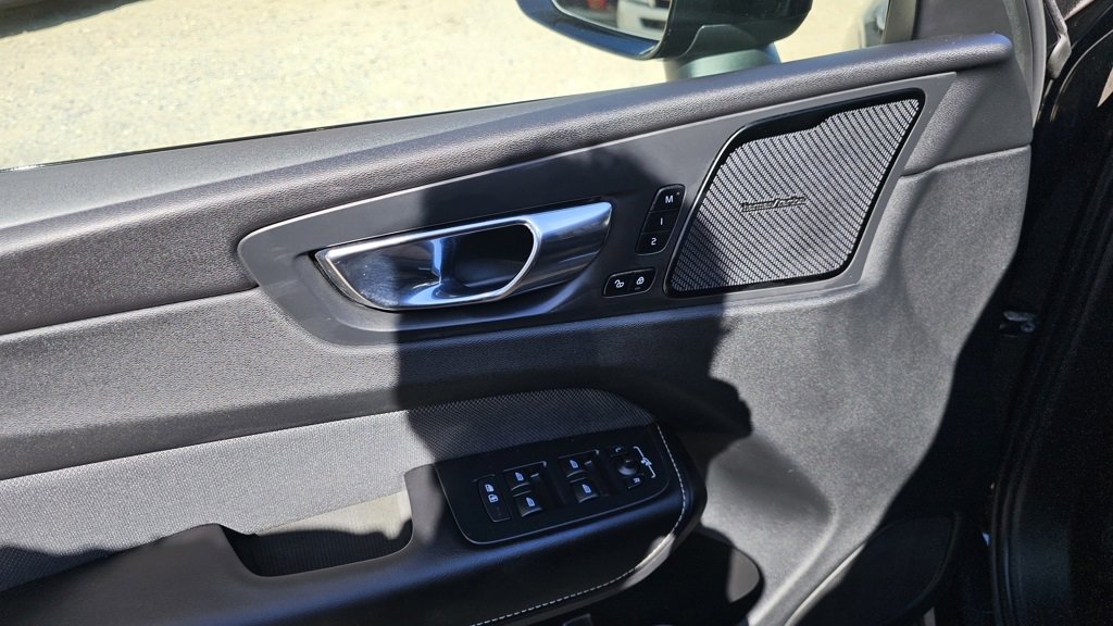 Certified 2022 Volvo XC60 B6 R-Design w/ Climate Package image 18