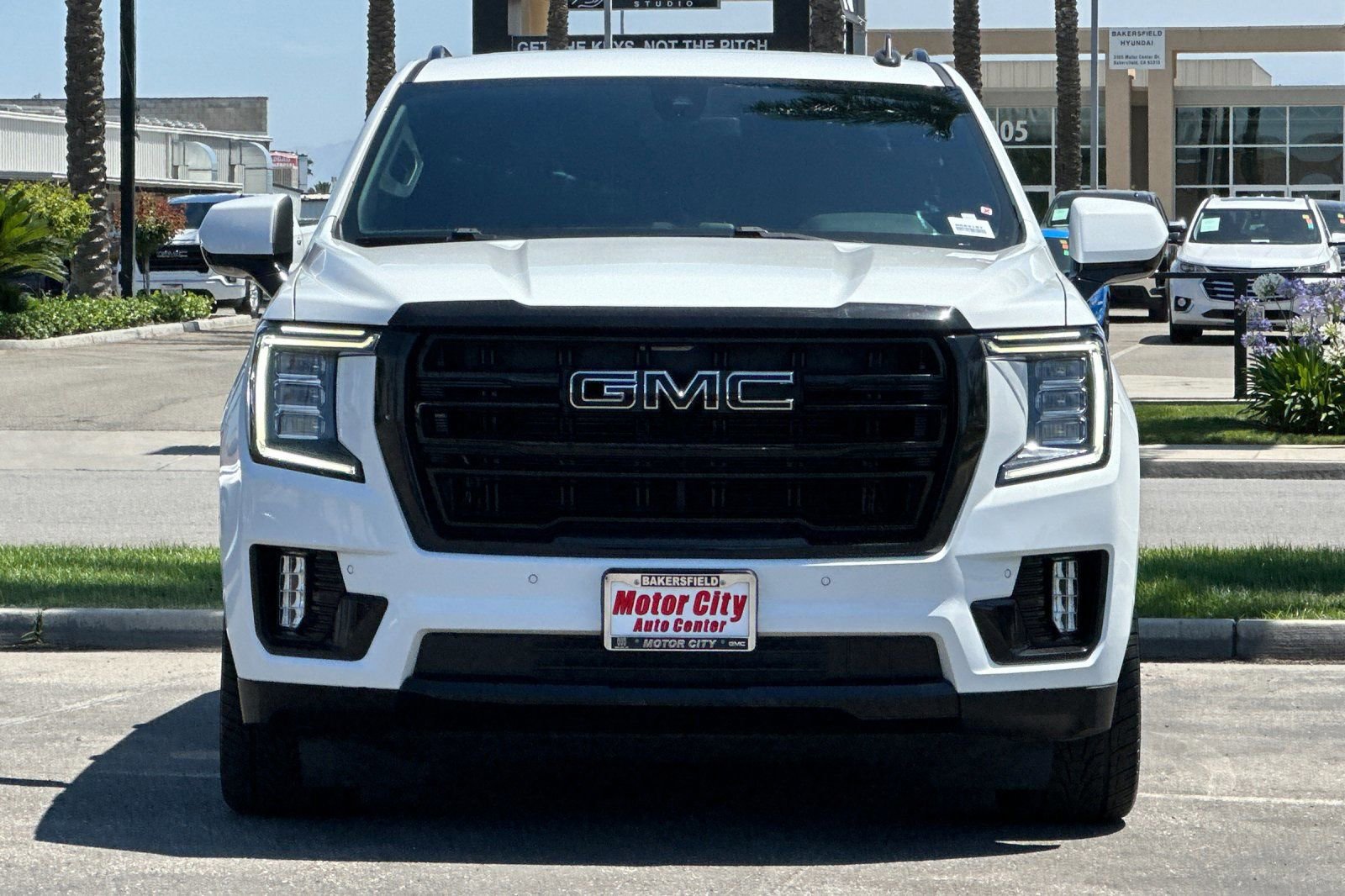 Used 2022 GMC Yukon SLE w/ Gmc Pro Safety Plus Package RWD image 9