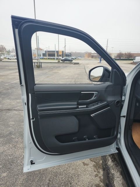 New 2025 Ford Expedition Platinum w/ Stealth Performance Package image 37