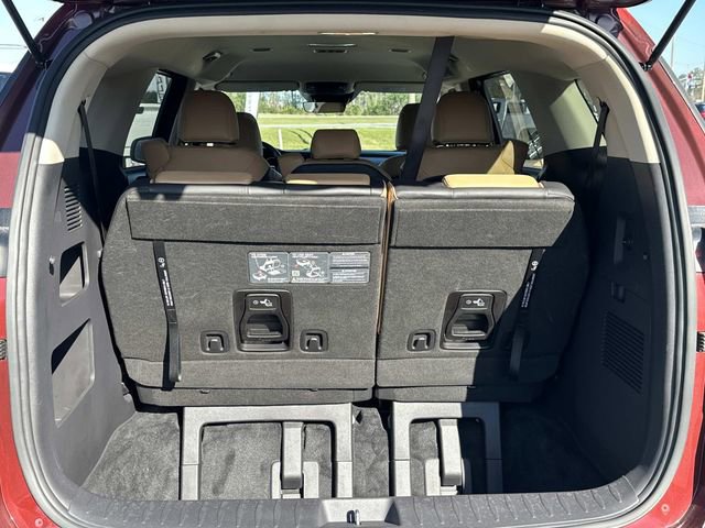 Used 2024 Kia Carnival LX image 10
