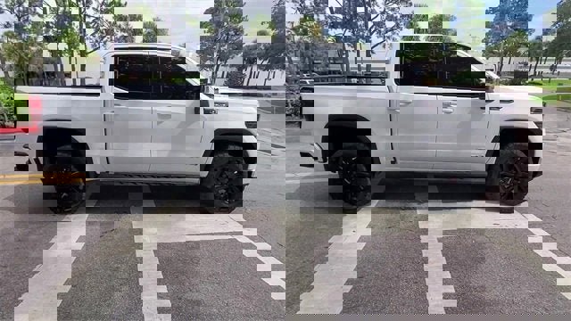 Used 2024 GMC Sierra 1500 AT4 w/ Technology Package image 10