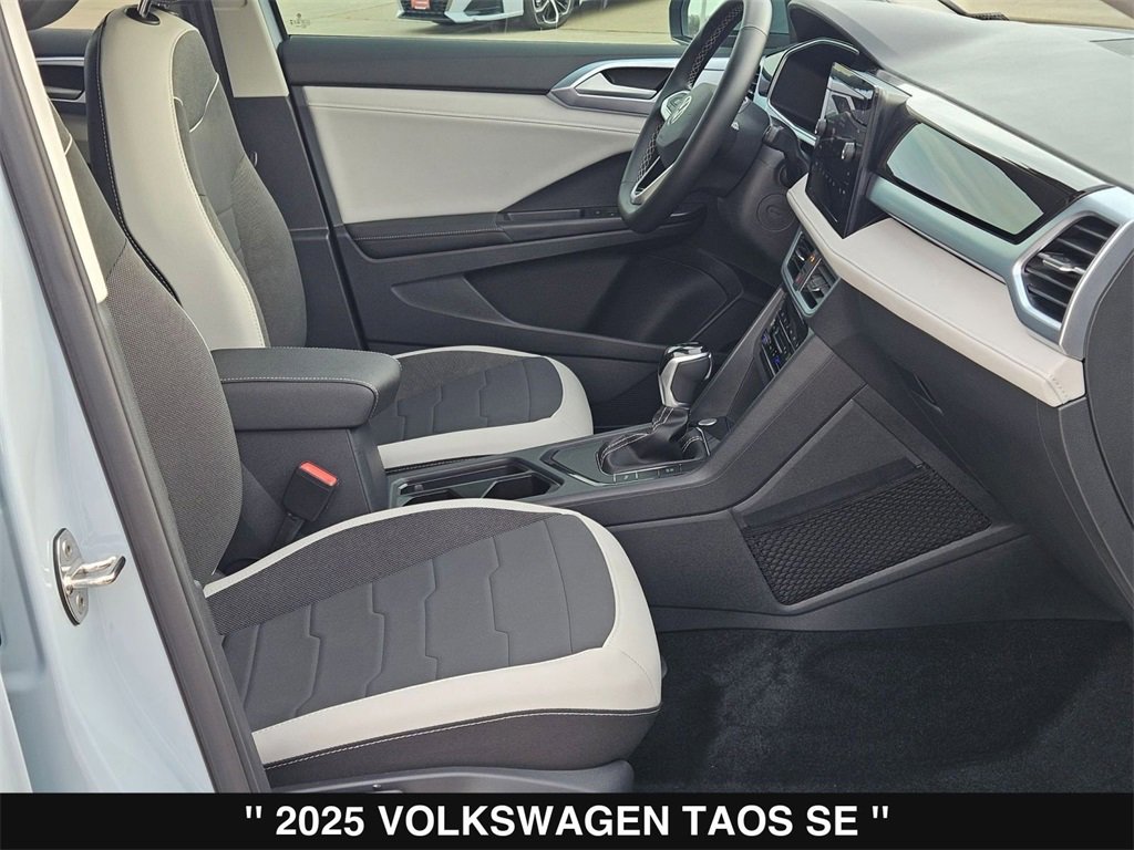 Used 2025 Volkswagen Taos SE image 30