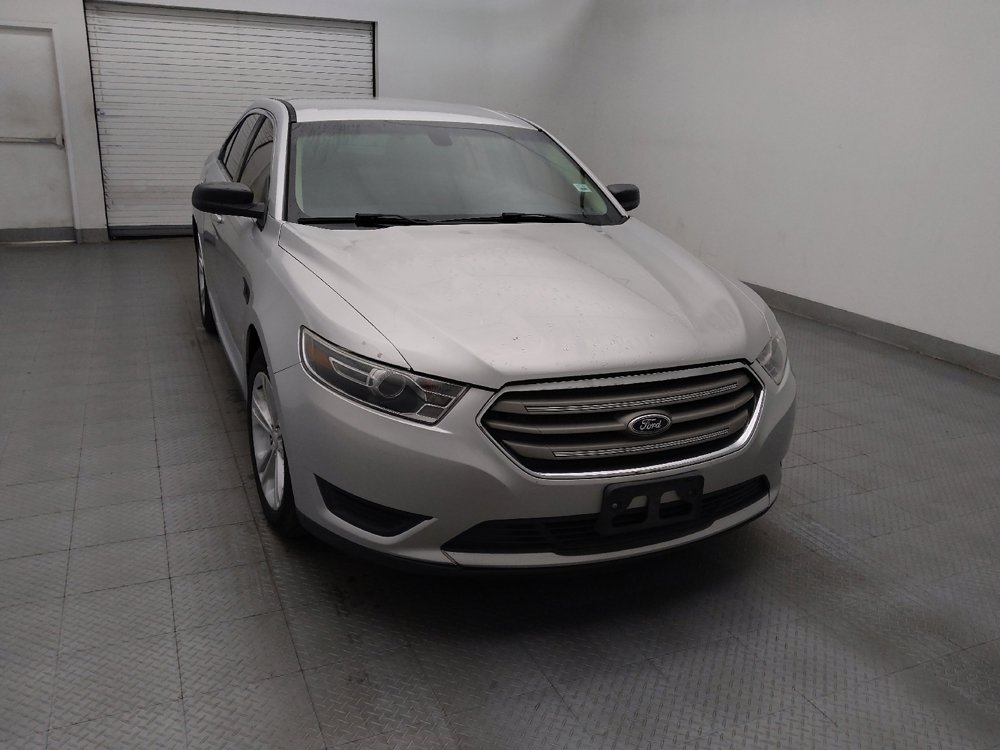 Used 2015 Ford Taurus SE FWD image 14