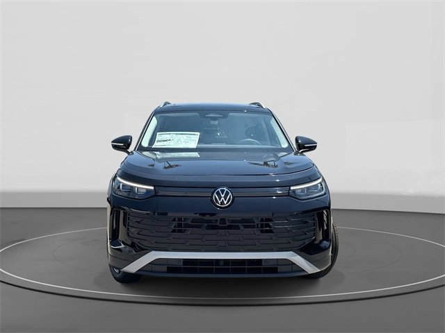 New 2025 Volkswagen Tiguan SE image 2