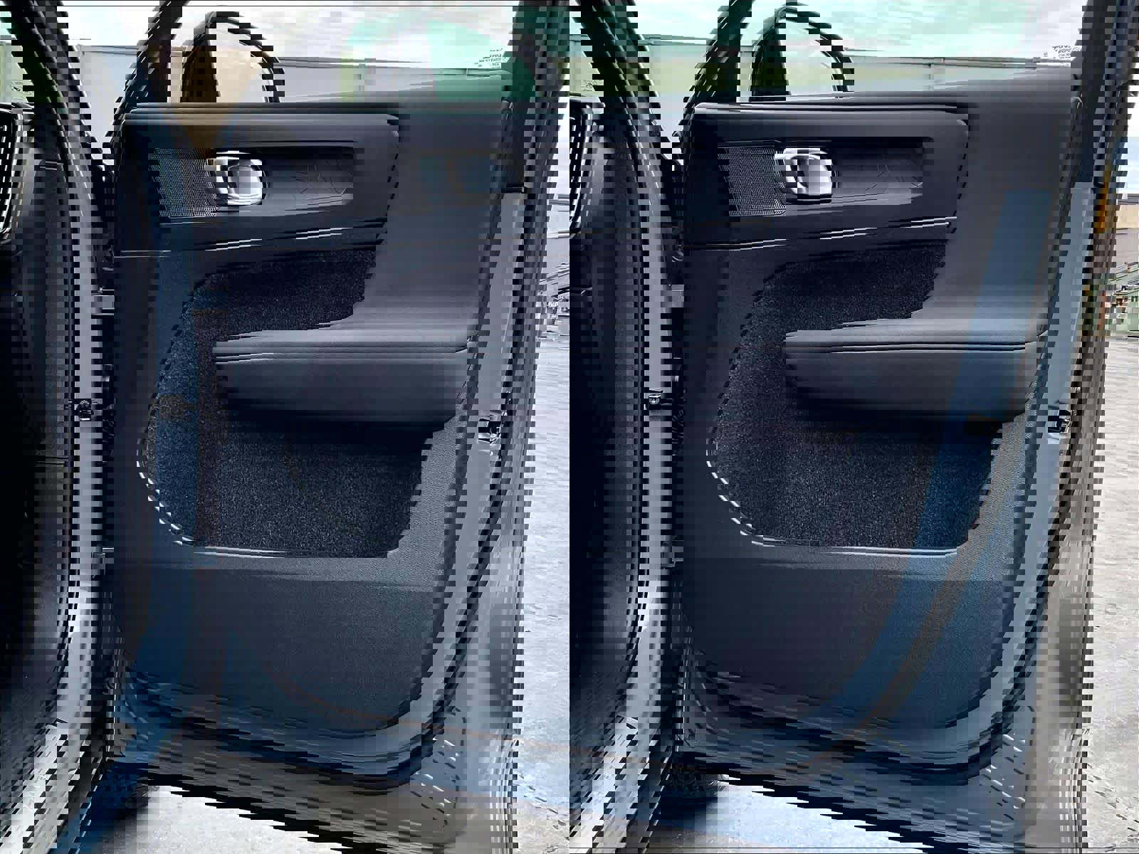 Used 2023 Volvo XC40 Recharge Plus image 27