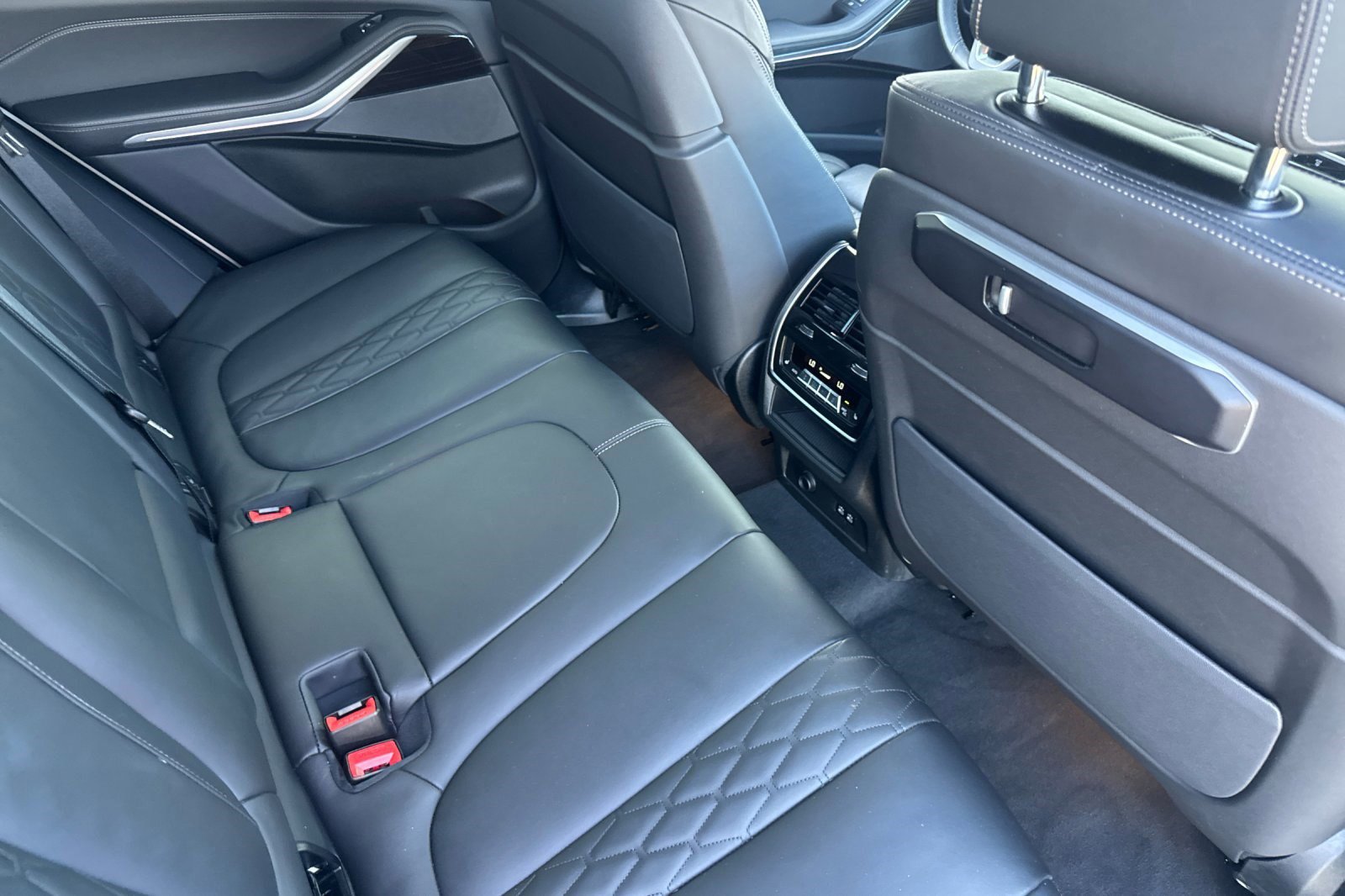 Used 2025 BMW X5 xDrive50e image 30