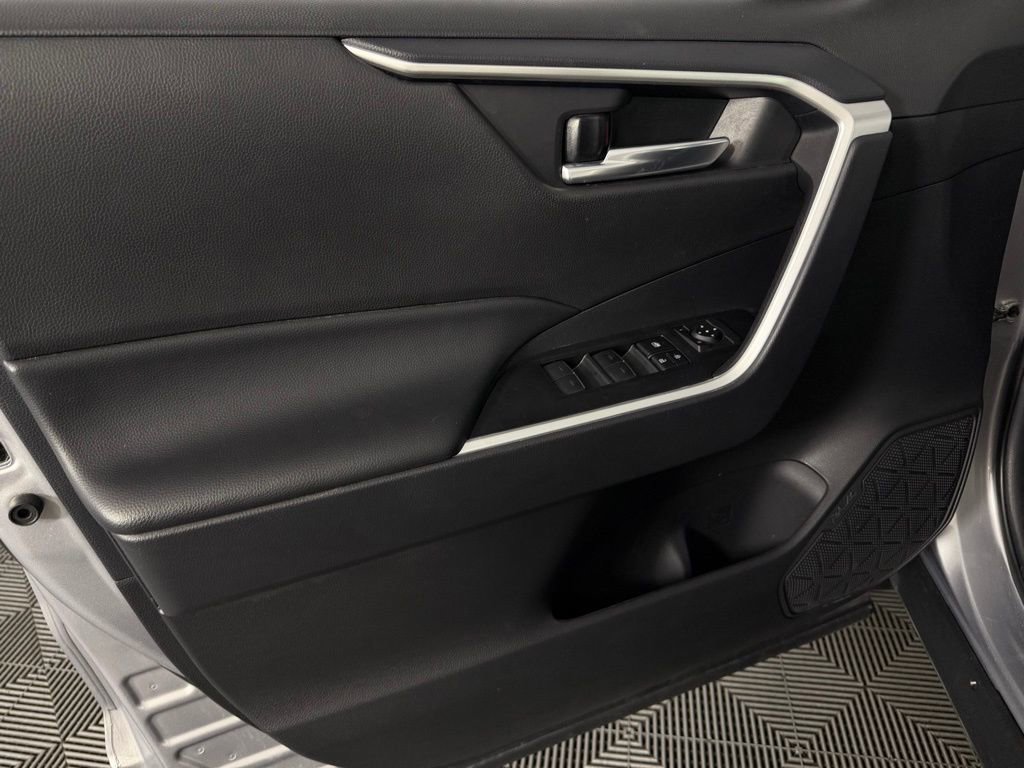 Used 2025 Toyota RAV4 XLE image 24
