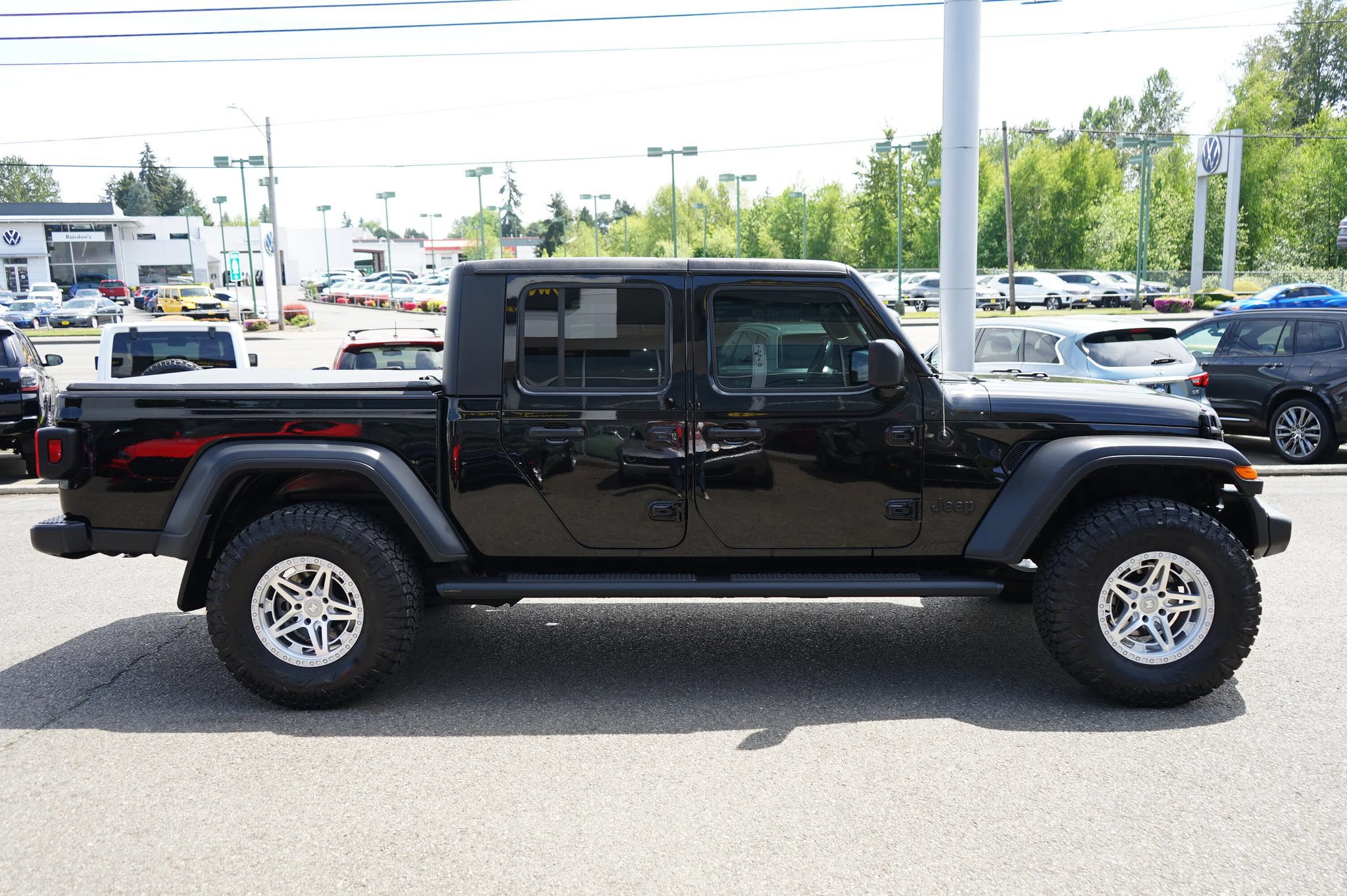 Used 2020 Jeep Gladiator Sport w/ Technology Group AWD/4WD image 7