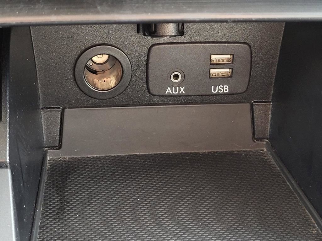 Used 2017 Subaru Outback 3.6R Limited image 29