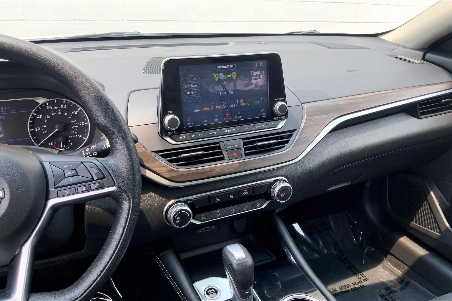 Used 2023 Nissan Altima 2.5 SV AWD/4WD image 7