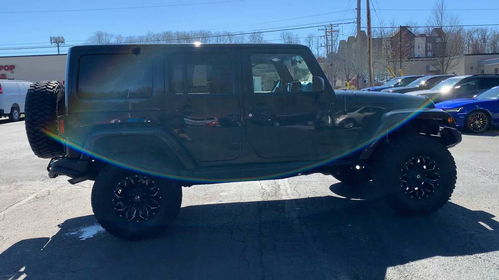 Used 2017 Jeep Wrangler Unlimited Sahara image 9