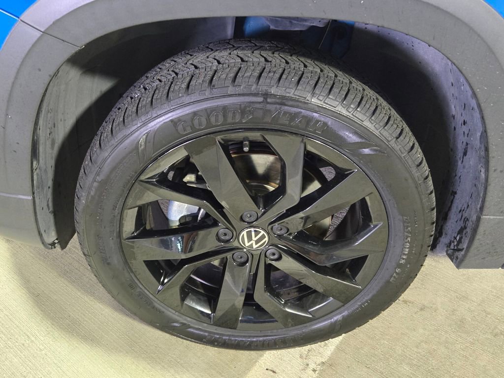 Certified 2022 Volkswagen Taos SE w/ Panoramic Sunroof Package image 9