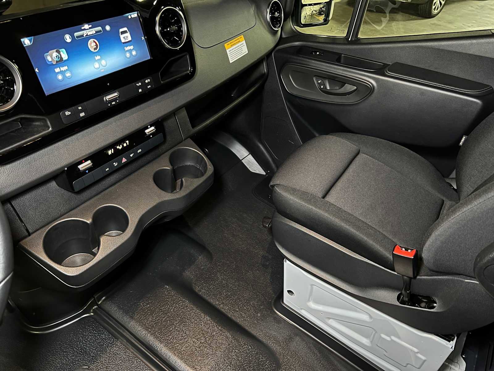 Used 2025 Mercedes-Benz Sprinter 2500 image 37