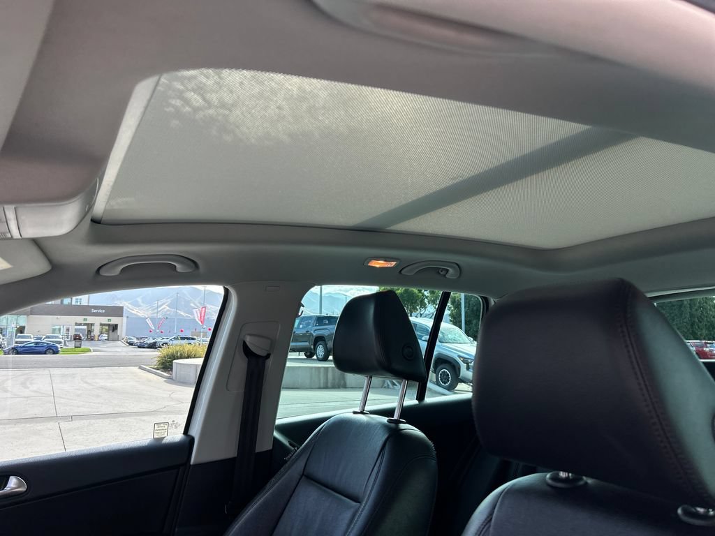 Used 2017 Volkswagen Tiguan Sport AWD/4WD image 29