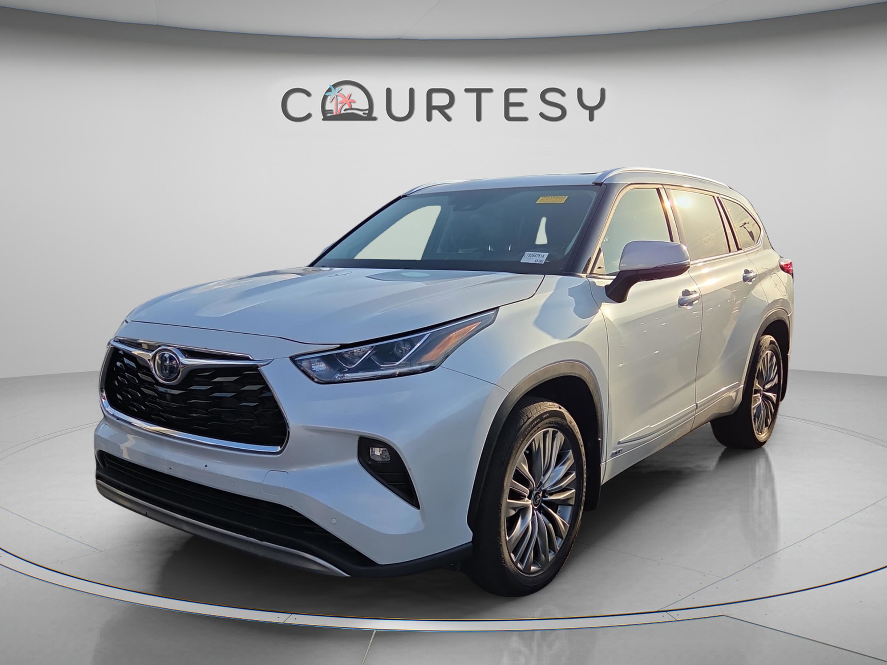 Used 2022 Toyota Highlander Platinum AWD/4WD image 1