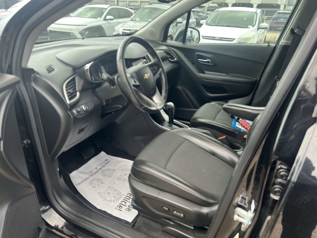 Used 2021 Chevrolet Trax LT w/ Redline Edition image 12