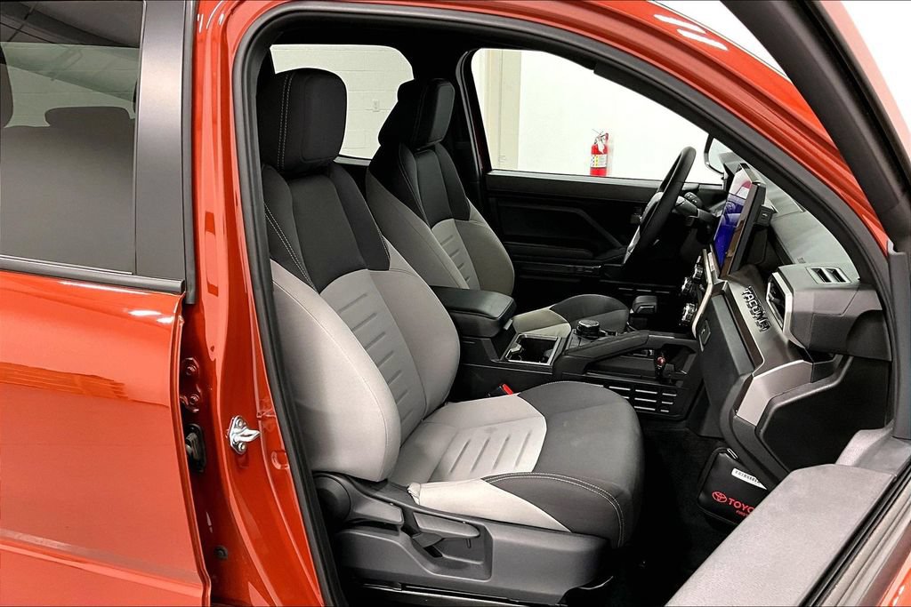 Used 2025 Toyota Tacoma TRD Sport AWD/4WD image 9