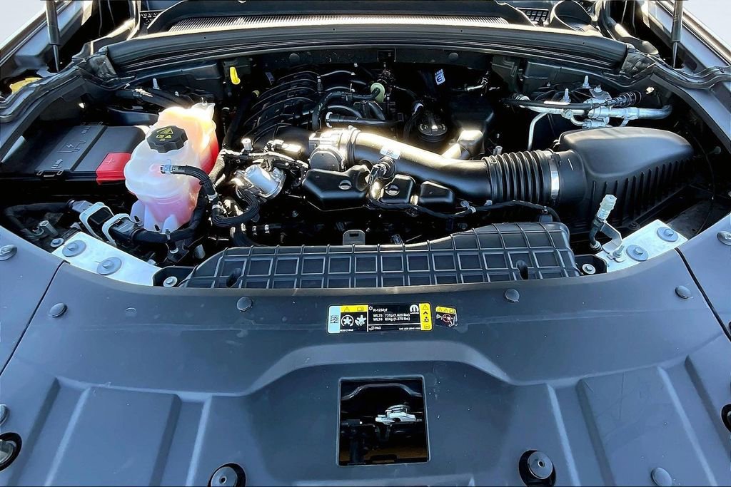 Used 2024 Jeep Grand Cherokee L Altitude image 10