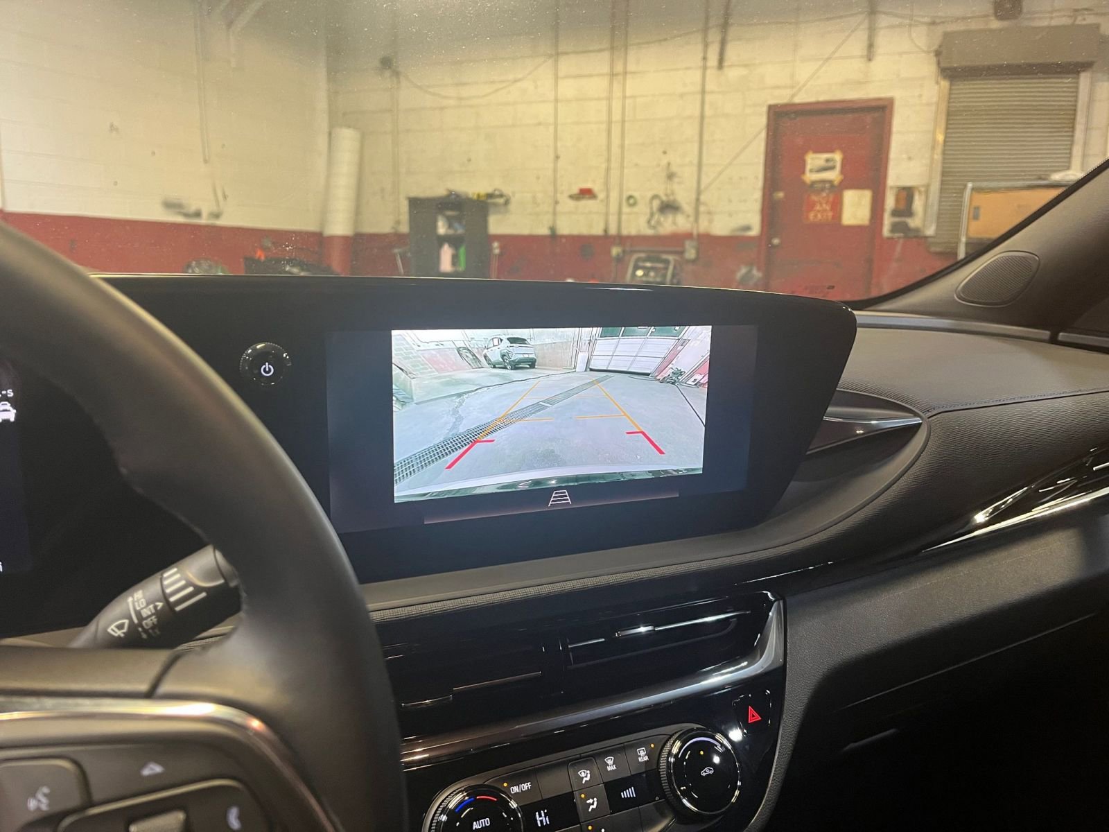 Used 2025 Buick Envista Sport Touring image 17