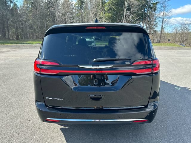Used 2025 Chrysler Pacifica Select FWD image 4