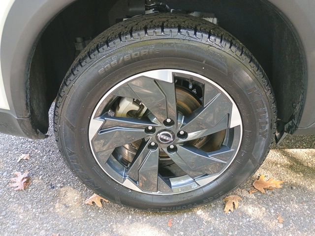 Used 2024 Nissan Rogue SV image 11