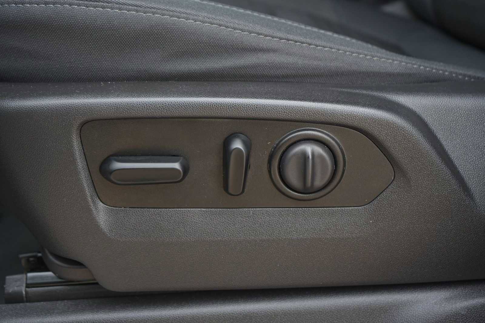 Used 2019 Chevrolet Silverado 1500 LT w/ All-Star Edition AWD/4WD image 12