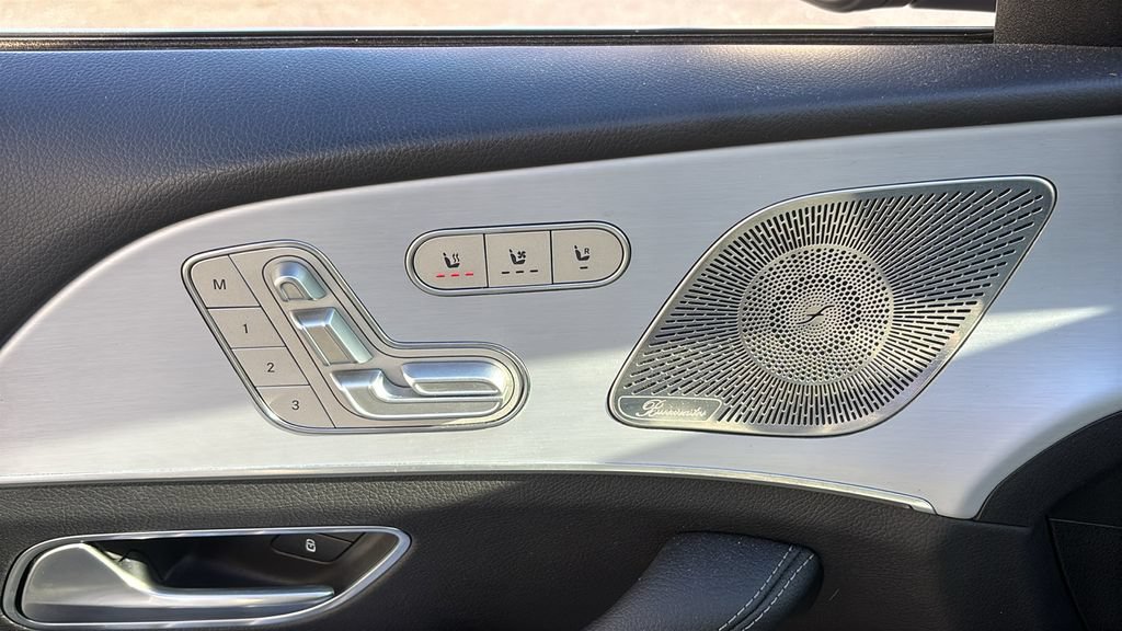 Used 2025 Mercedes-Benz GLS 450 4MATIC image 11