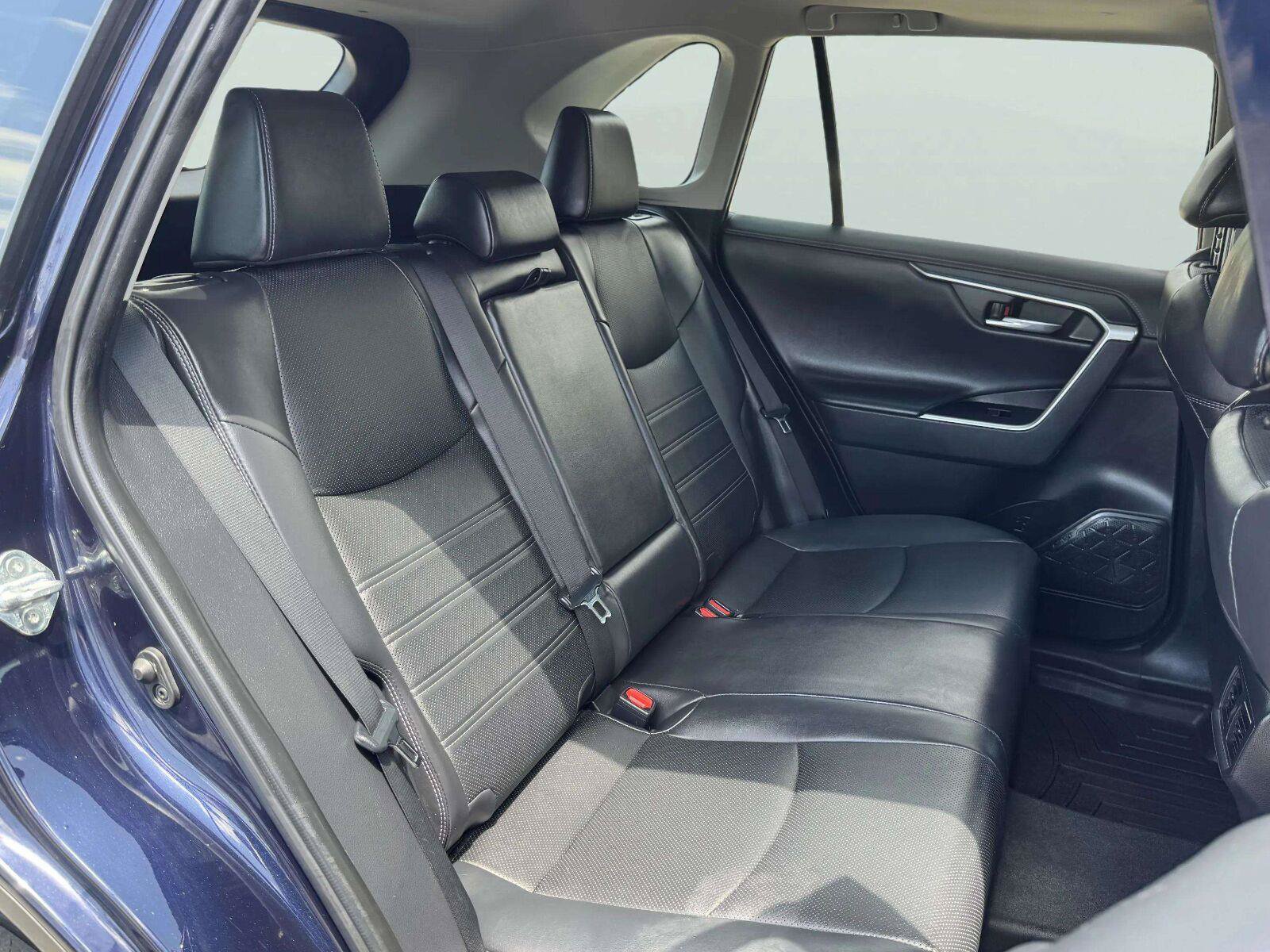 Used 2022 Toyota RAV4 Limited FWD image 48